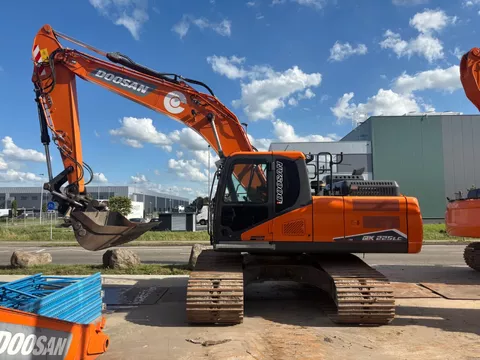 Doosan DX225LC-7