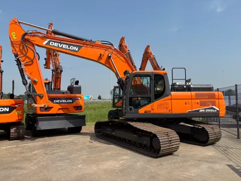 Develon DX255LC-7